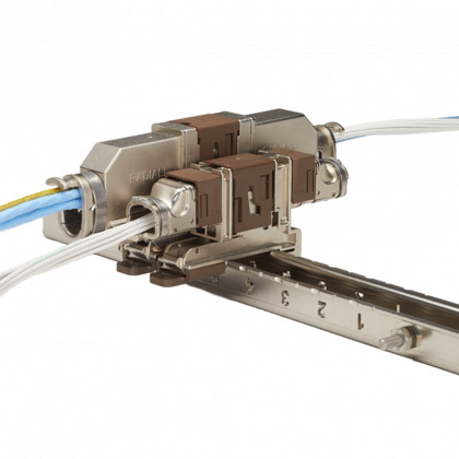  快插连接器    多插针航空级连接器